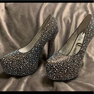 Black pumps with crystals